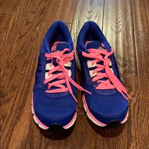 Tennis shoe